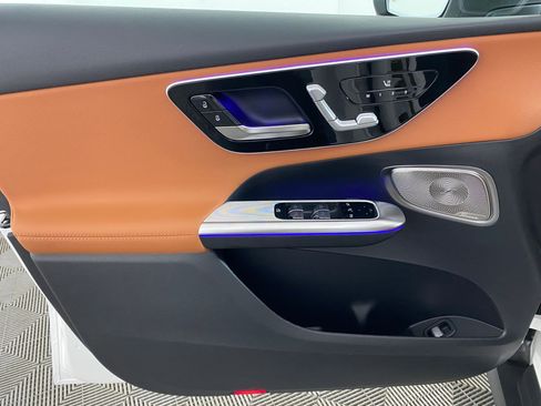 Used 2026 Mercedes-Benz GLC 300 4MATIC image 3