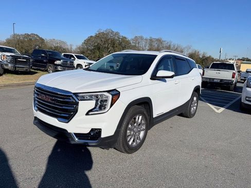 Used 2023 GMC Terrain SLT w/ Infotainment Package II image 2