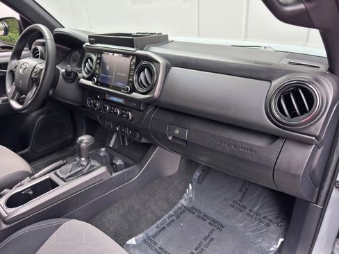 Used 2021 Toyota Tacoma TRD Off-Road AWD/4WD image 13