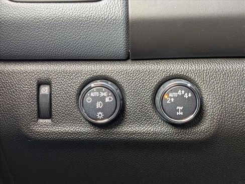 Used 2018 Chevrolet Colorado Z71 w/ Centennial Edition image 16