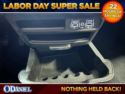 Used 2025 Chrysler Pacifica Select FWD image 18