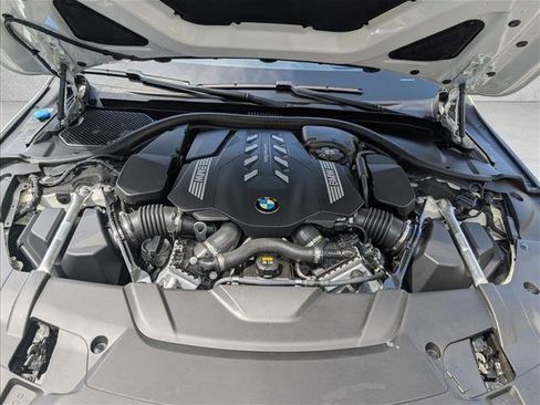 Certified 2022 BMW 750i xDrive w/ Executive Package AWD/4WD image 23