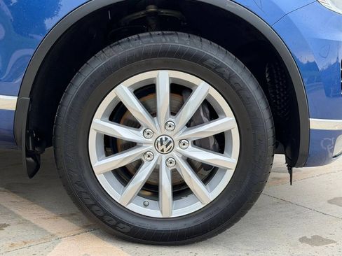 Used 2016 Volkswagen Touareg Sport AWD/4WD image 41