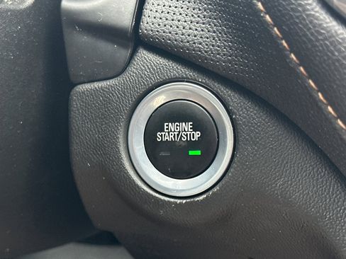 Used 2018 Chevrolet Equinox Premier image 23