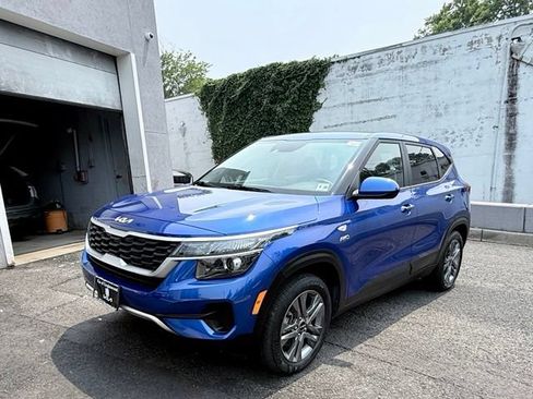 Certified 2023 Kia Seltos LX AWD/4WD image 1