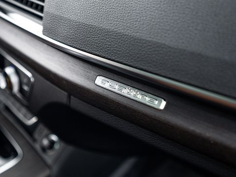 Used 2023 Audi Q5 2.0T Premium w/ Convenience Package image 9