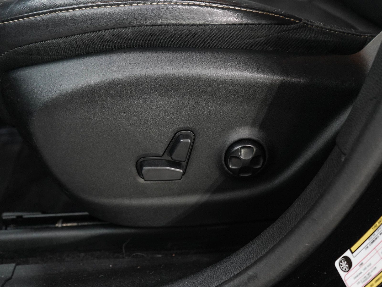 Used 2018 Jeep Cherokee Limited AWD/4WD image 28