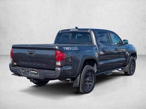 Used 2018 Toyota Tacoma TRD Off-Road w/ Technology Package AWD/4WD image 5