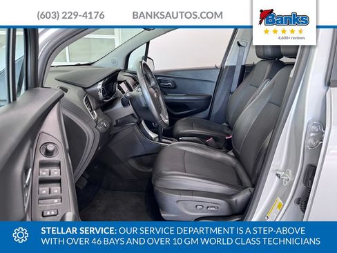 Certified 2022 Chevrolet Trax LT w/ LT Convenience Package AWD/4WD image 9