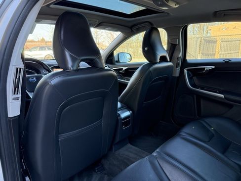 Used 2017 Volvo S60 T5 Inscription image 14