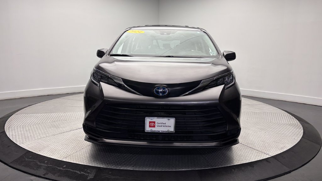 Certified 2024 Toyota Sienna LE FWD image 41