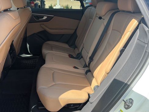 Used 2019 Audi Q8 Premium w/ Convenience Package AWD/4WD image 13