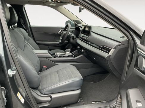 Used 2025 Mitsubishi Outlander SE FWD image 15