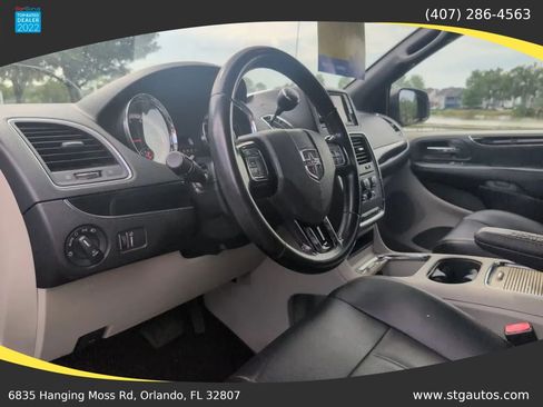 Used 2020 Dodge Grand Caravan SXT FWD image 14