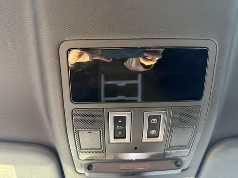 Used 2025 Land Rover Defender 110 S image 27