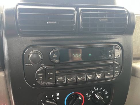 Used 2005 Jeep Wrangler Unlimited image 29