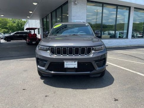 Used 2025 Jeep Grand Cherokee Laredo X AWD/4WD image 2
