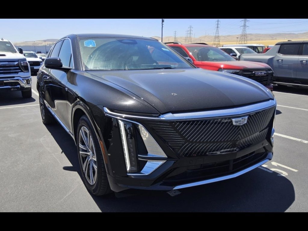 Used 2024 Cadillac Lyriq Luxury RWD image 2
