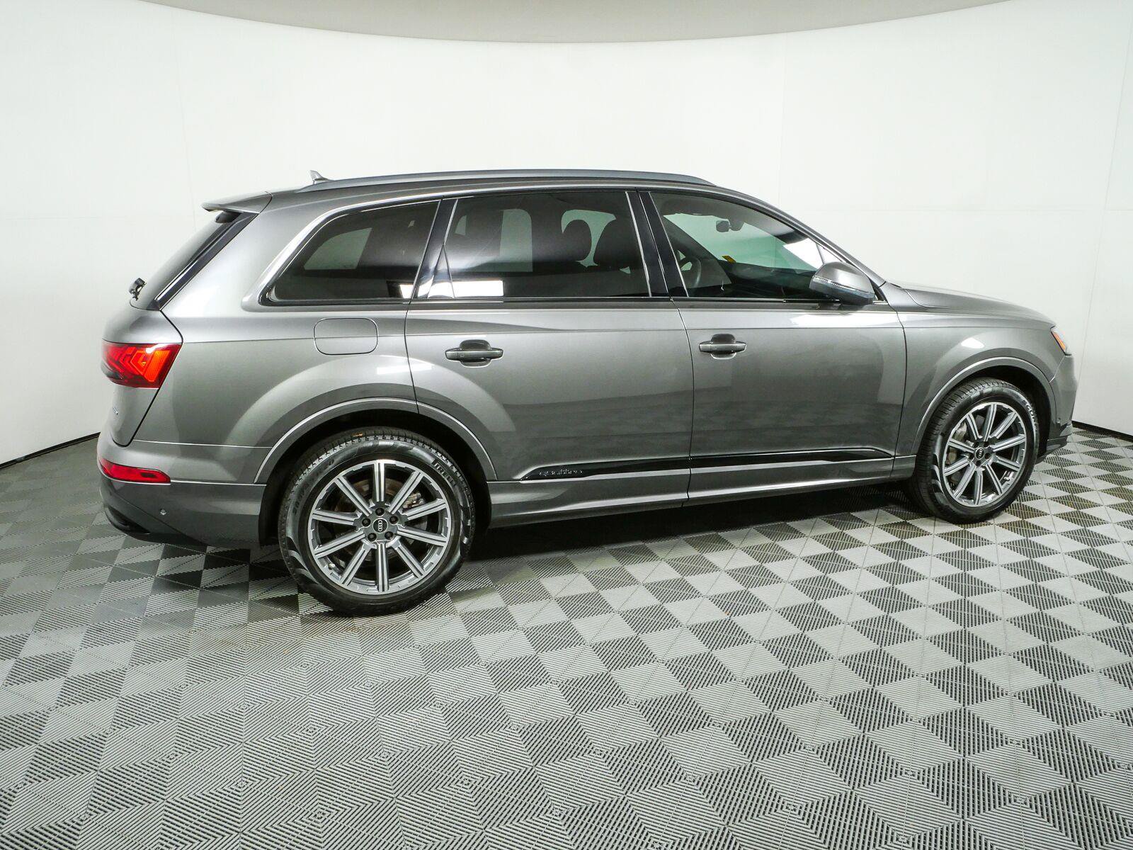 Used 2023 Audi Q7 2.0T Premium Plus w/ Premium Plus Package AWD/4WD image 2