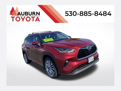 Used 2023 Toyota Highlander Platinum AWD/4WD image 1