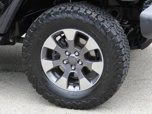 Used 2018 Jeep Wrangler Unlimited Sahara AWD/4WD image 12