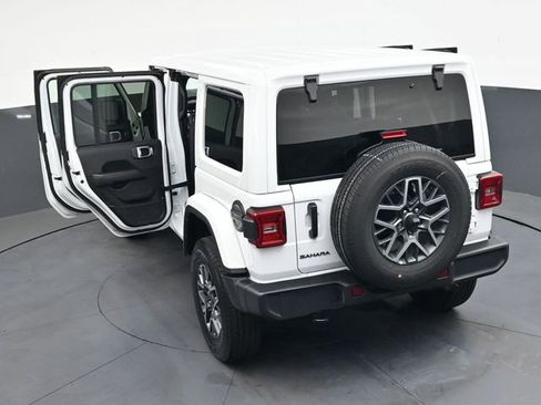 Used 2025 Jeep Wrangler Sahara image 41