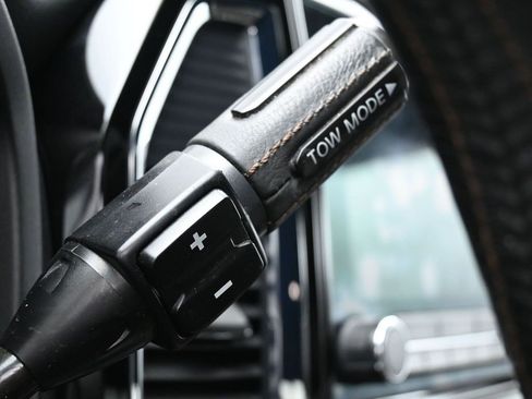 Used 2020 Nissan Titan Platinum Reserve image 22