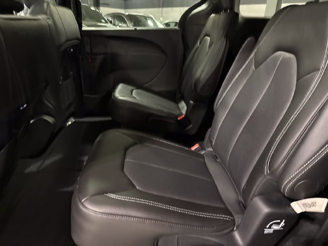New 2027 Chrysler Pacifica Select w/ Family Tech Group AWD/4WD image 23