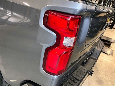 Used 2022 Chevrolet Silverado 1500 High Country w/ Technology Package AWD/4WD image 35