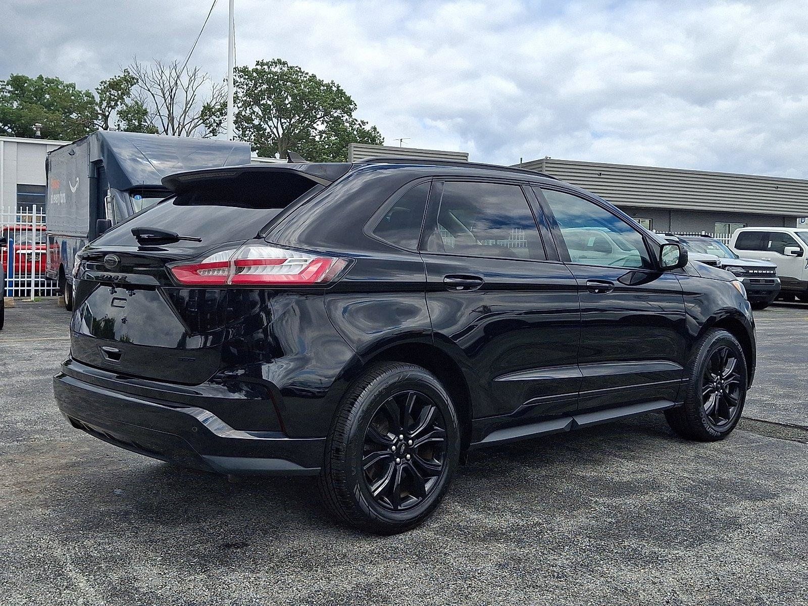 Certified 2022 Ford Edge SE w/ Black Appearance Package AWD/4WD image 7
