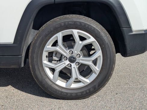 Used 2025 Jeep Compass Sport w/ Mopar Graphics Package image 10