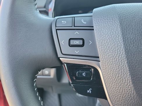 Used 2025 Toyota Camry SE image 17