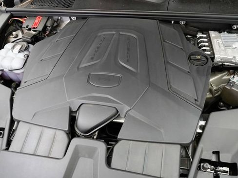 Certified 2026 Porsche Cayenne AWD/4WD image 31