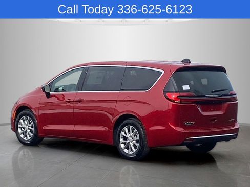 New 2026 Chrysler Pacifica Limited FWD image 3