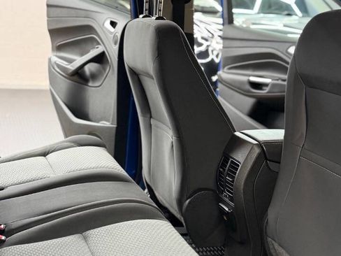 Used 2017 Ford Escape SE w/ Equipment Group 201A AWD/4WD image 10