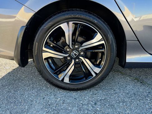 Used 2018 Honda Civic Touring image 12