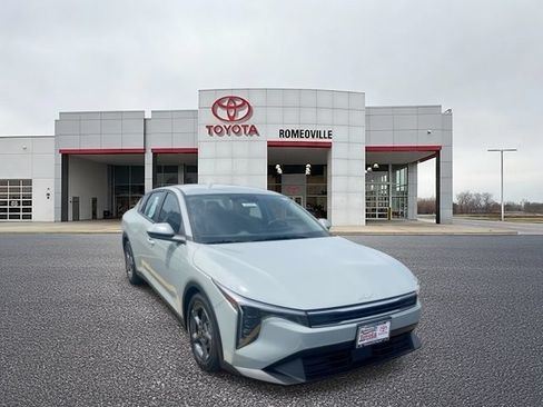 Used 2025 Kia K4 FWD image 1