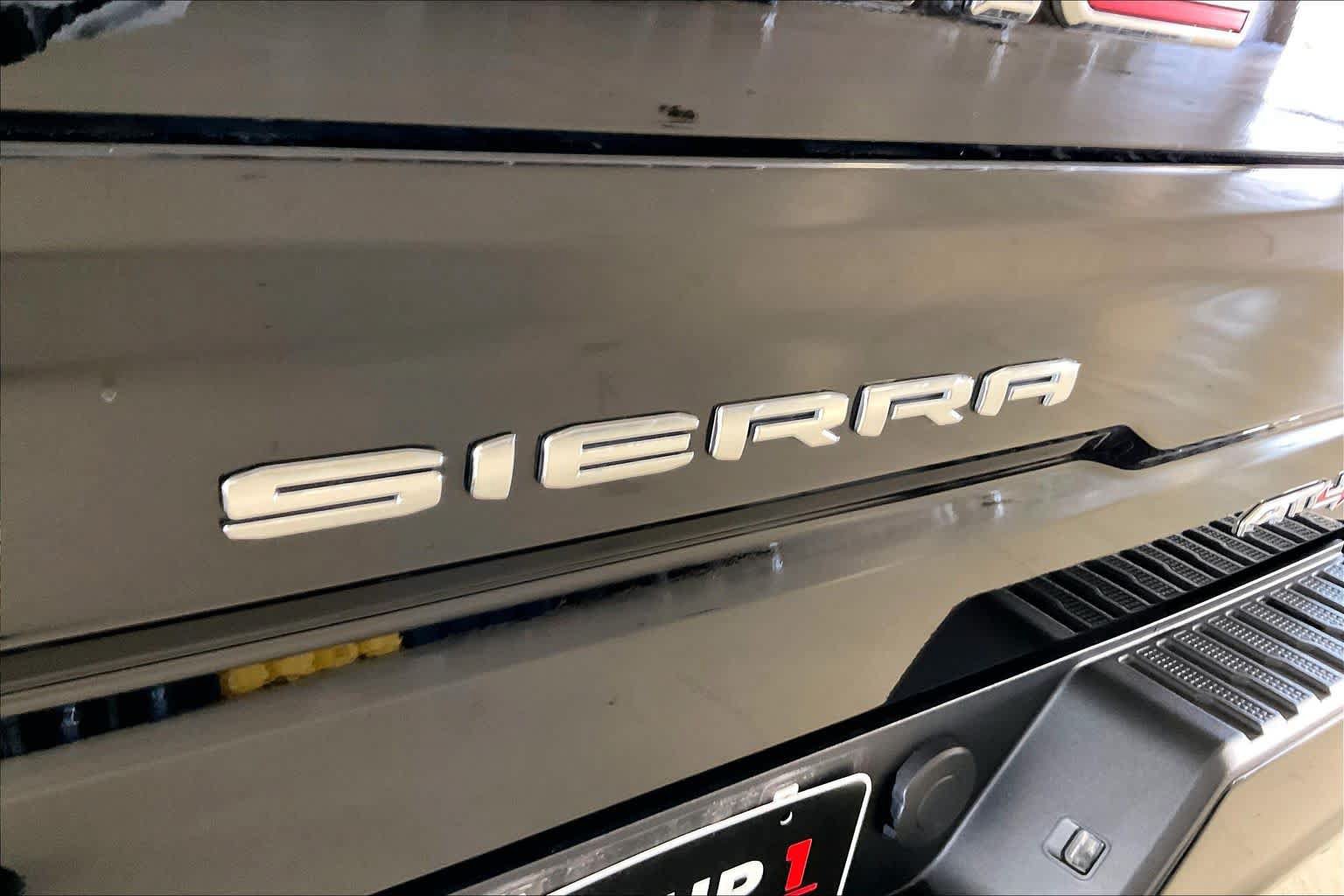 Used 2025 GMC Sierra 1500 AT4 w/ AT4 Premium Package AWD/4WD image 9