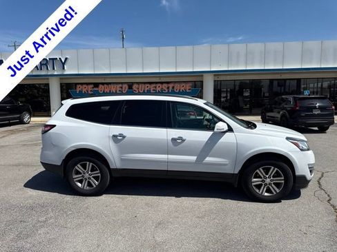 Used 2016 Chevrolet Traverse LT FWD image 2