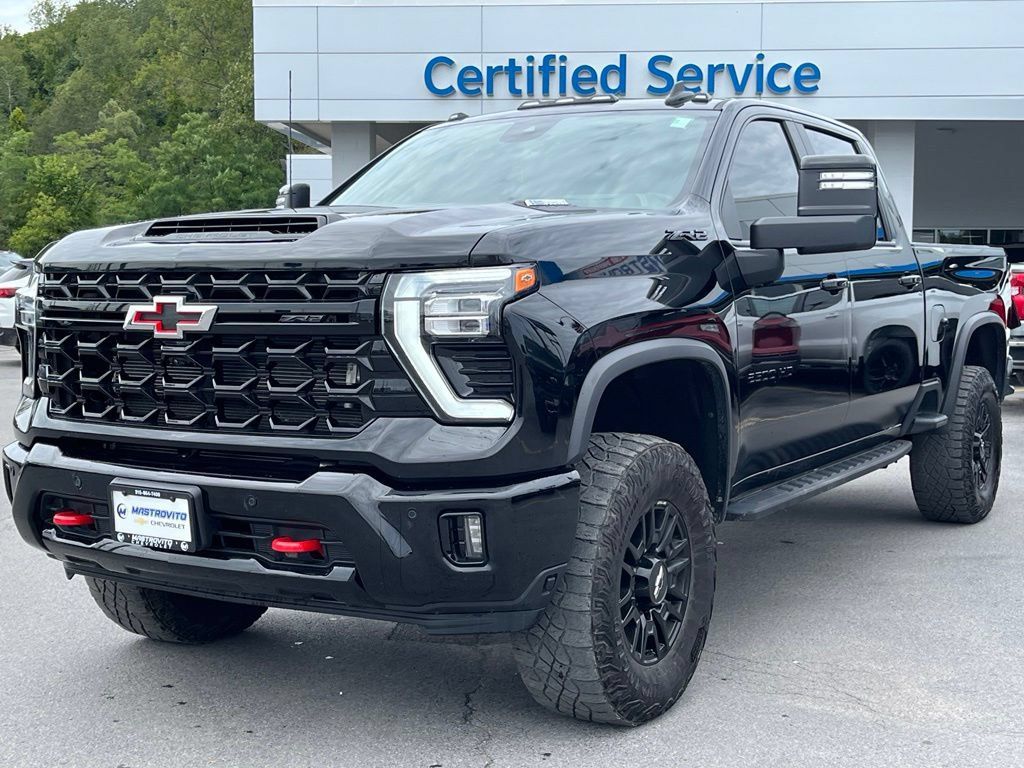 Used 2025 Chevrolet Silverado 2500 ZR2 AWD/4WD image 4
