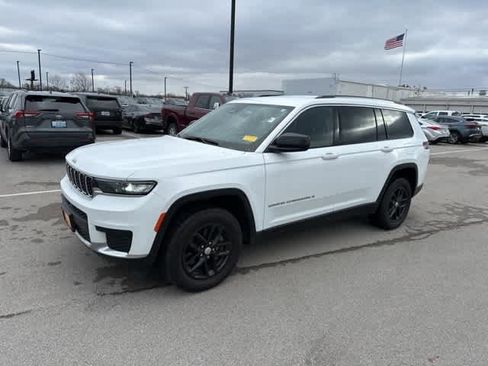 Used 2022 Jeep Grand Cherokee L Laredo w/ Luxury Tech Group I image 17