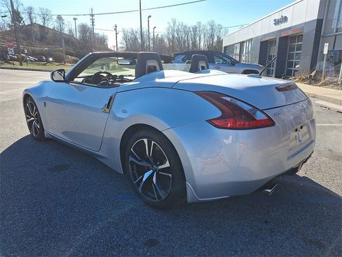 Used 2018 Nissan 370Z Touring Sport image 4