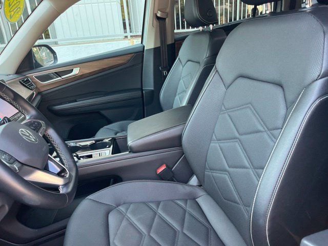 Used 2025 Volkswagen Atlas SE FWD image 8