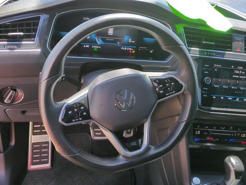 Used 2023 Volkswagen Tiguan SE R-Line AWD/4WD image 16
