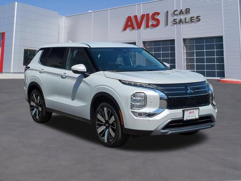 Used 2025 Mitsubishi Outlander SE AWD/4WD image 3