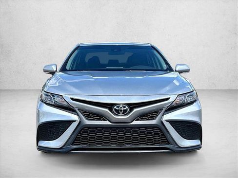 Used 2023 Toyota Camry SE FWD image 3
