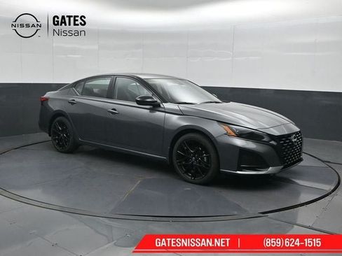 New 2026 Nissan Altima 2.5 SR w/ SR Midnight Edition Package FWD image 4