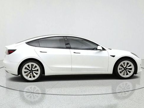 Used 2022 Tesla Model 3 Standard Range RWD image 4