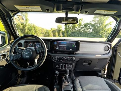 Used 2025 Jeep Wrangler Sport AWD/4WD image 12
