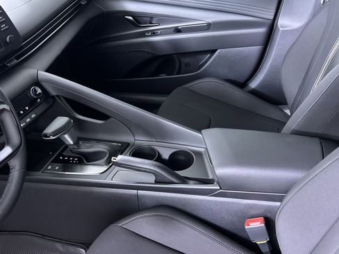 Used 2025 Hyundai Elantra Sport image 22